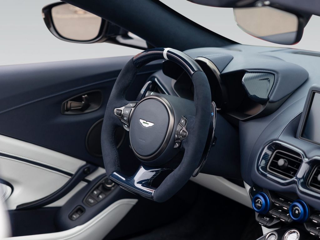 Aston Martin V12 Vantage 2023