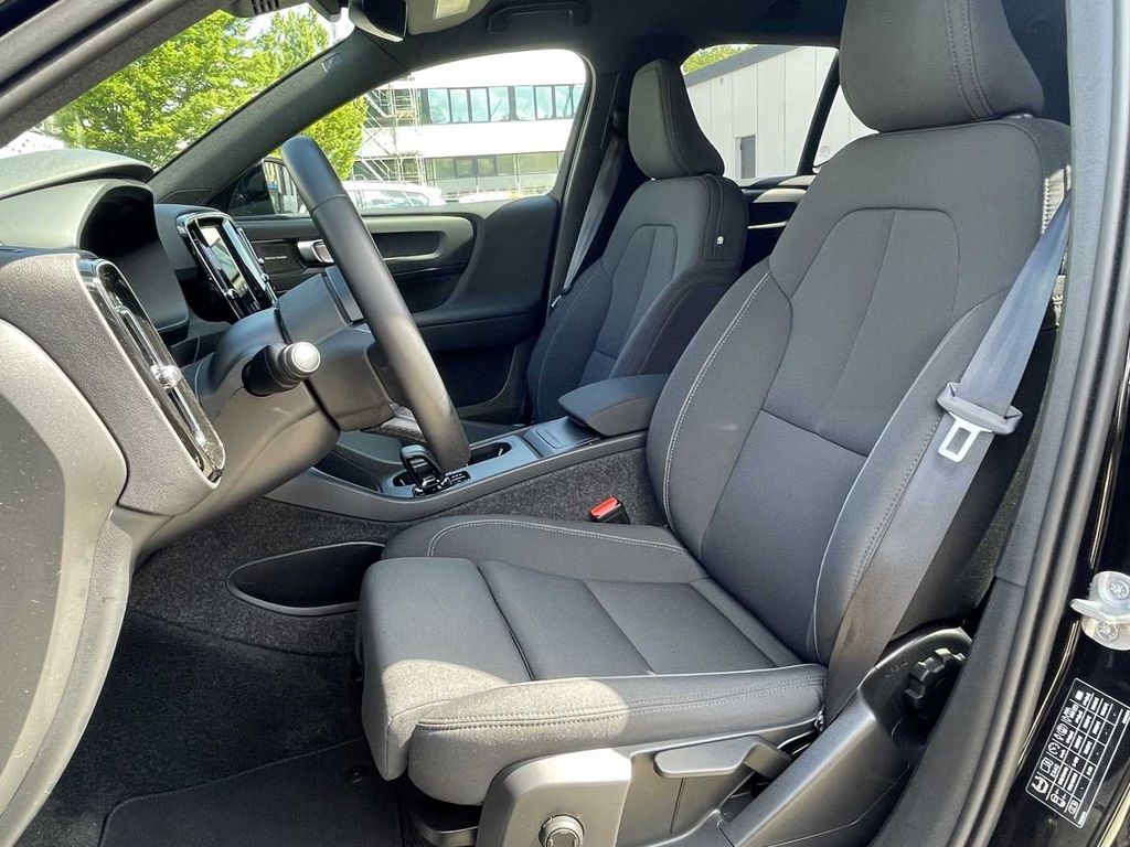 Volvo EX40 2025