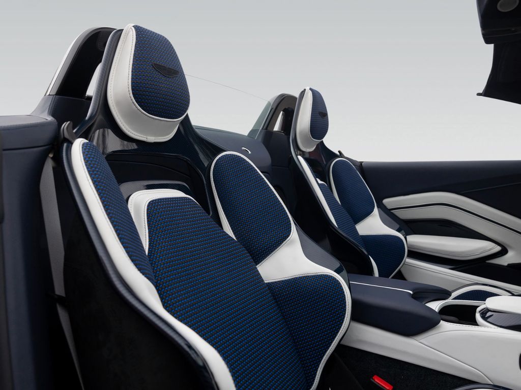 Aston Martin V12 Vantage 2023