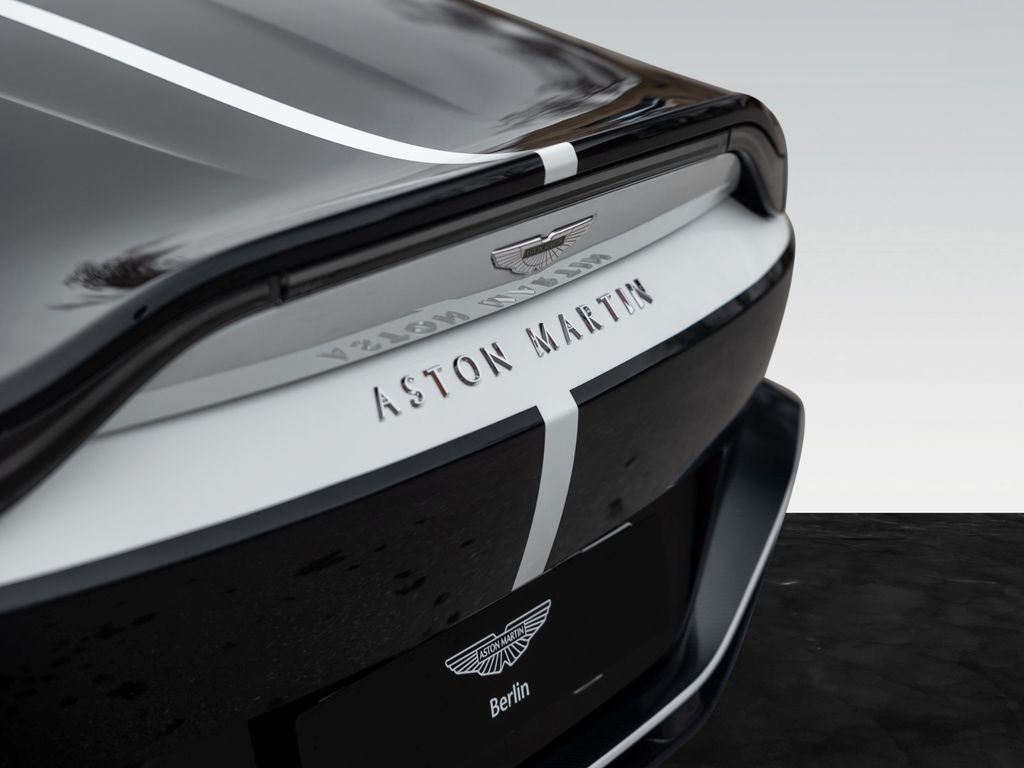 Aston Martin V12 Vantage 2023