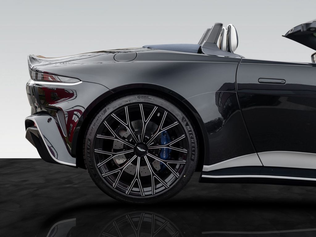 Aston Martin V12 Vantage 2023