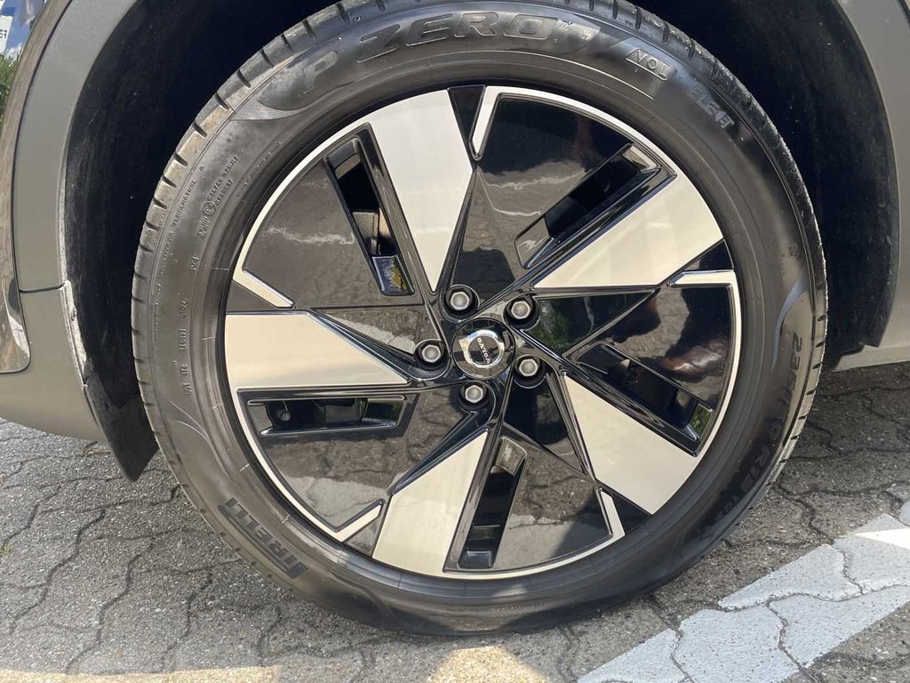 Volvo EX40 2025