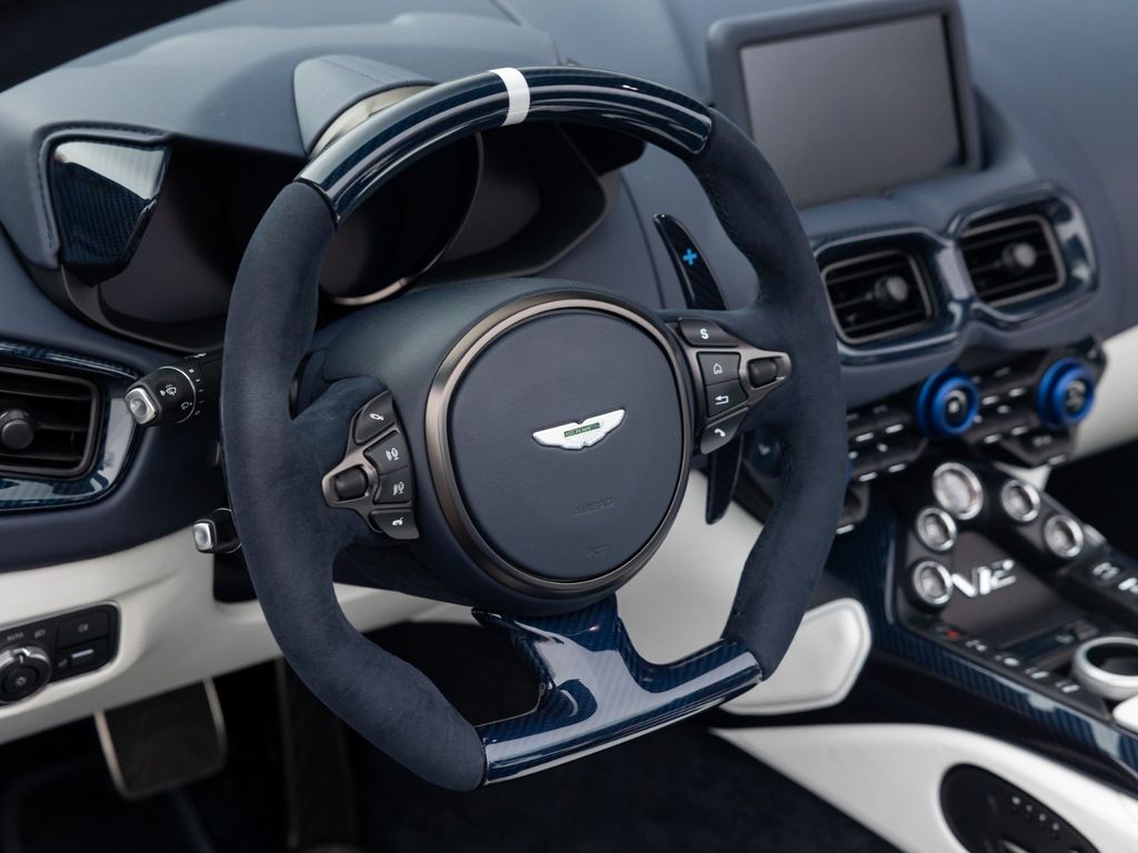 Aston Martin V12 Vantage 2023