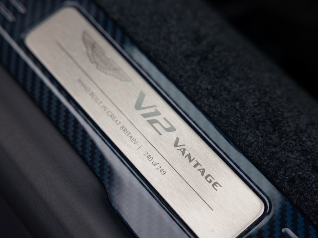 Aston Martin V12 Vantage 2023