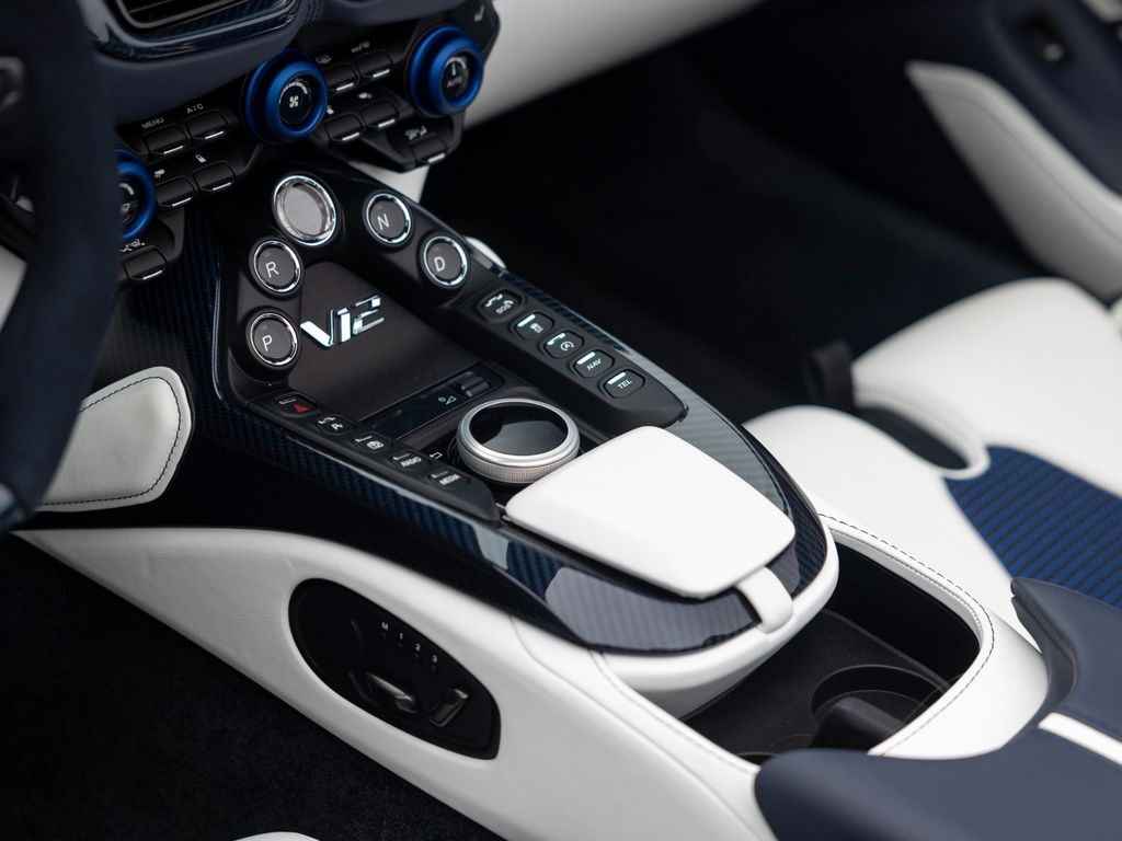 Aston Martin V12 Vantage 2023