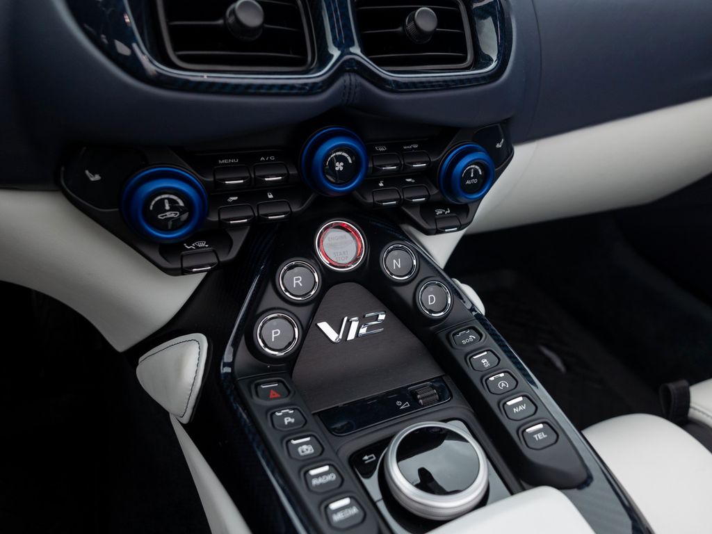 Aston Martin V12 Vantage 2023