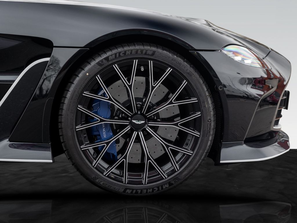 Aston Martin V12 Vantage 2023