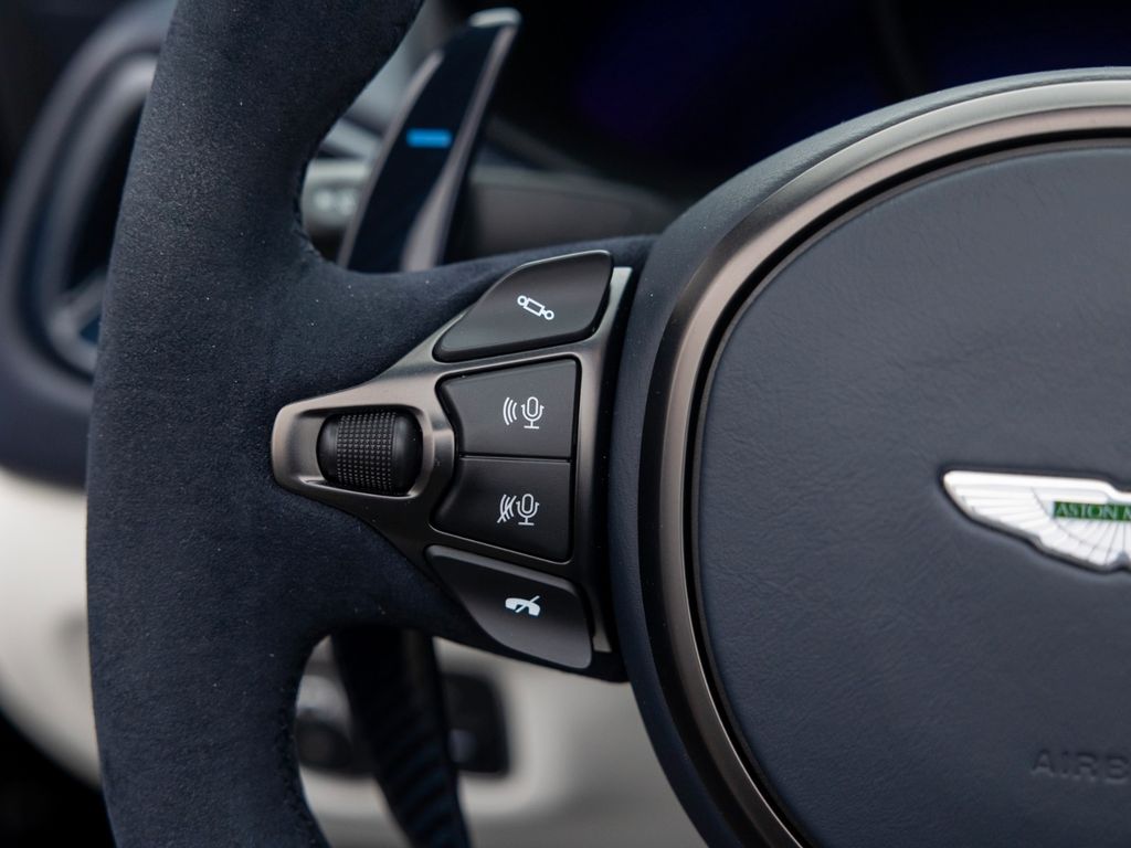 Aston Martin V12 Vantage 2023