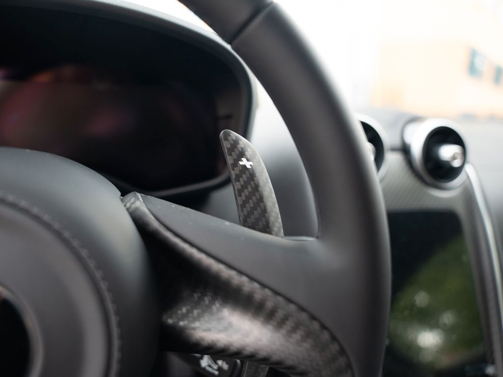 McLaren GT 2025