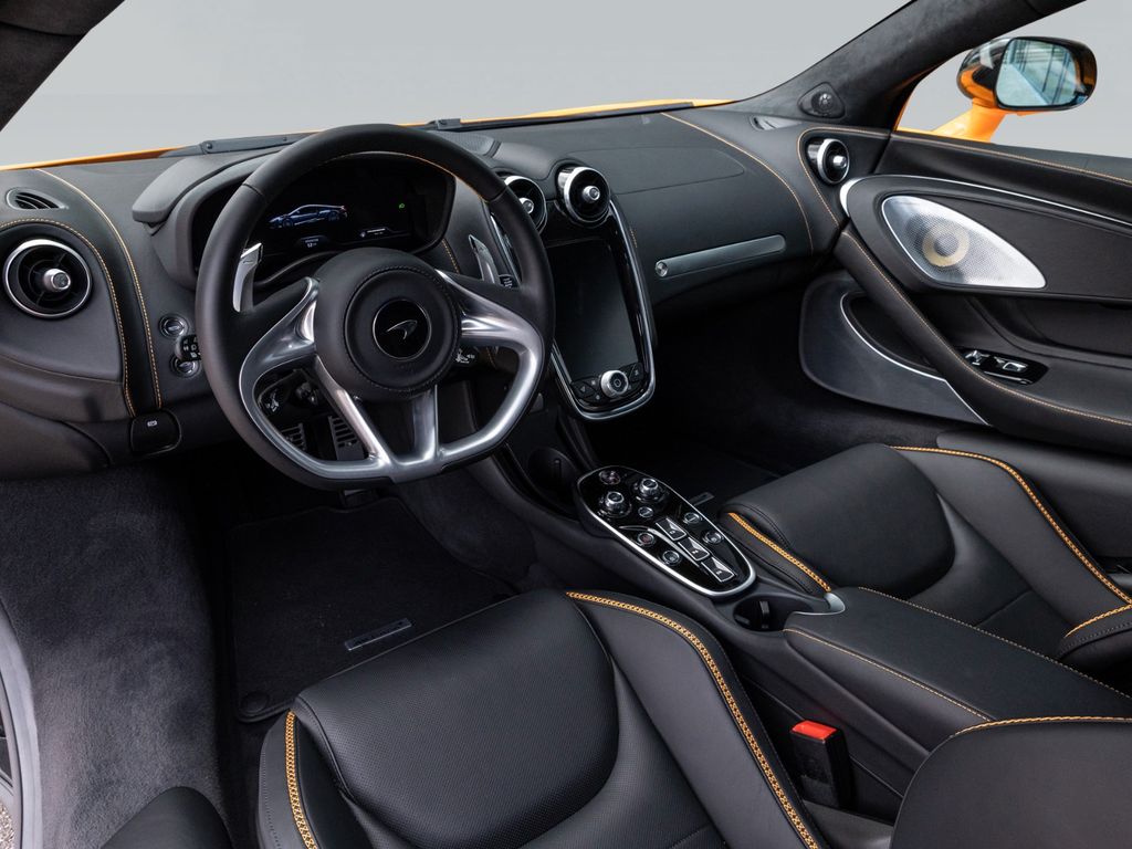 McLaren GT 2025
