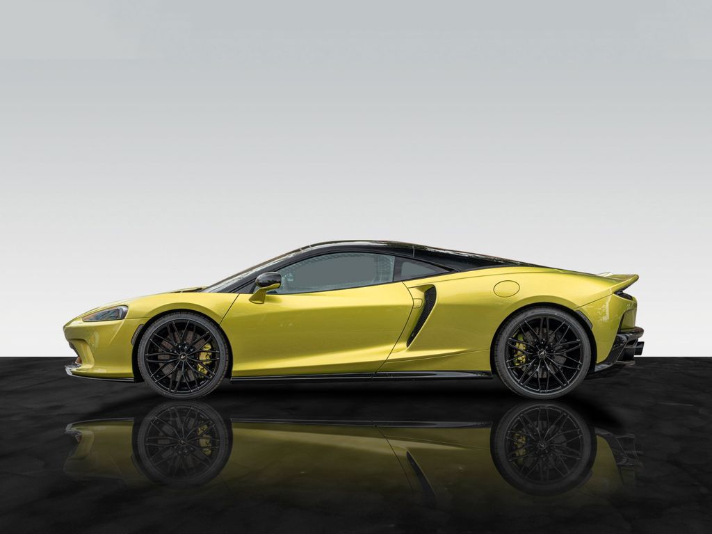 McLaren GT 2025