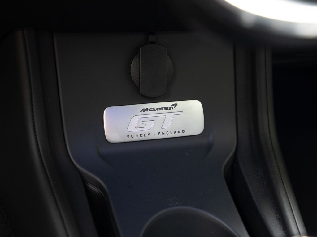 McLaren GT 2025