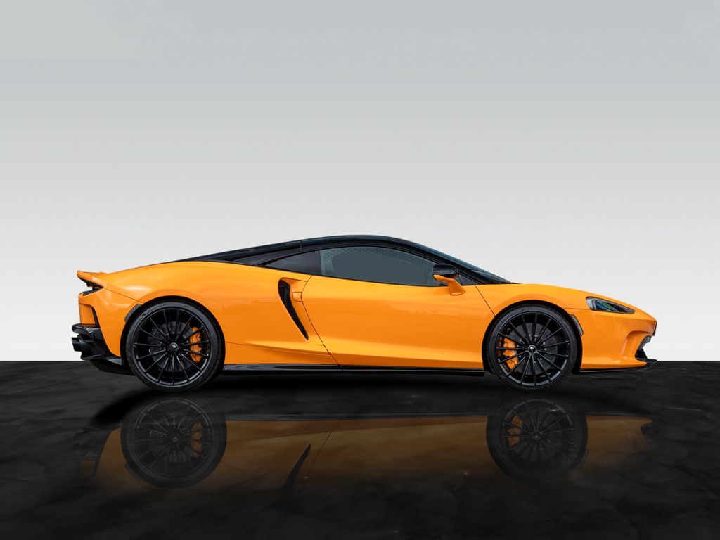 McLaren GT 2025