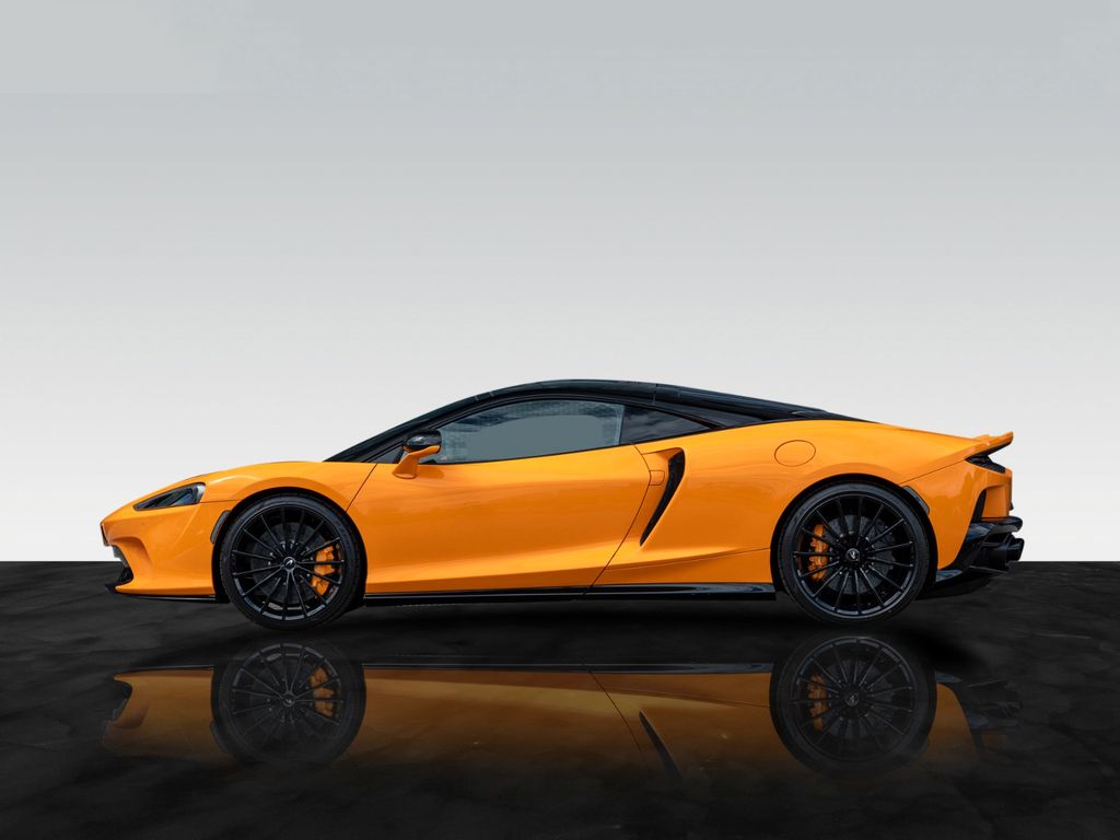 McLaren GT 2025