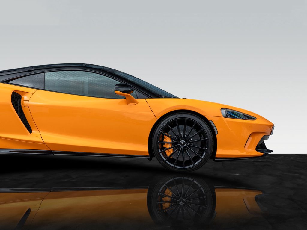 McLaren GT 2025