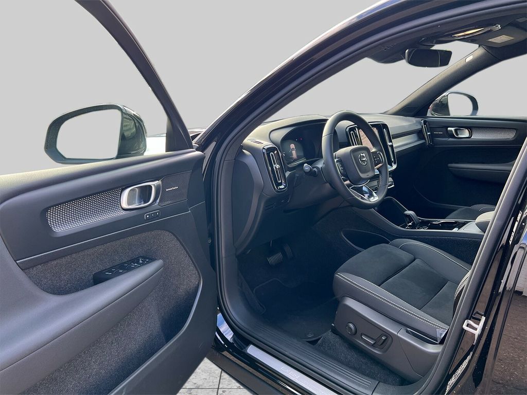 Volvo EX40 2025