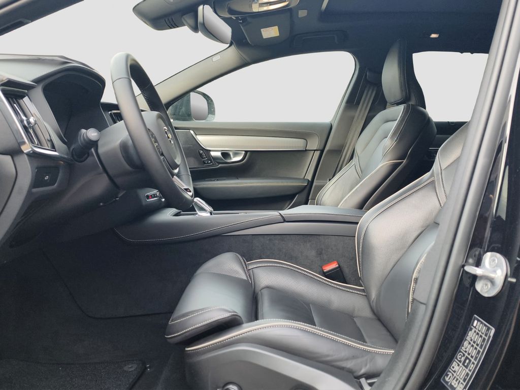 Volvo V90 Cross Country 2024