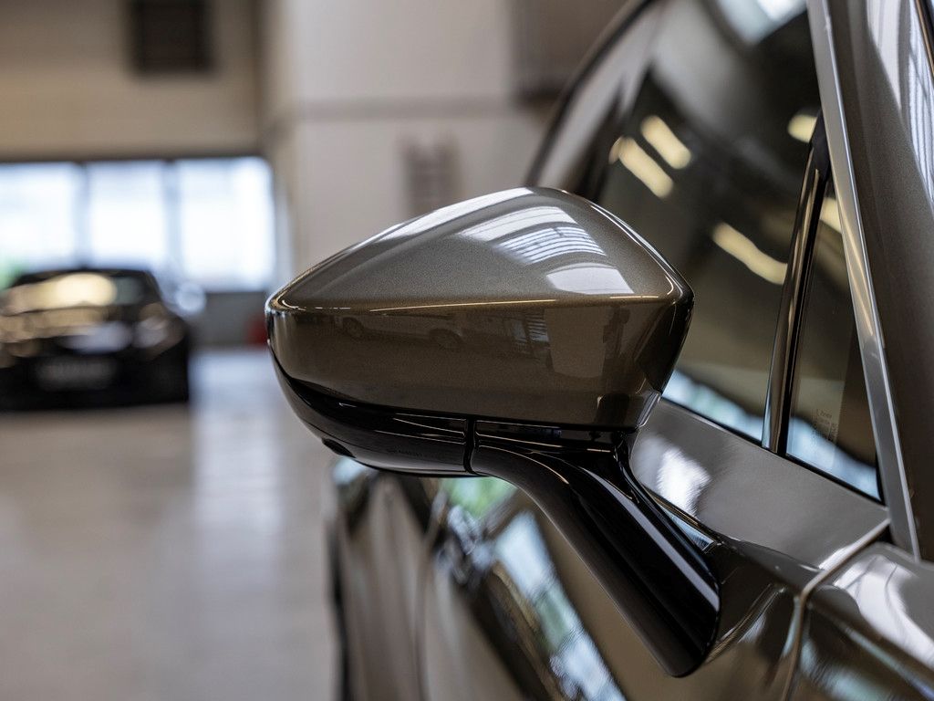 Aston Martin DBX 2024