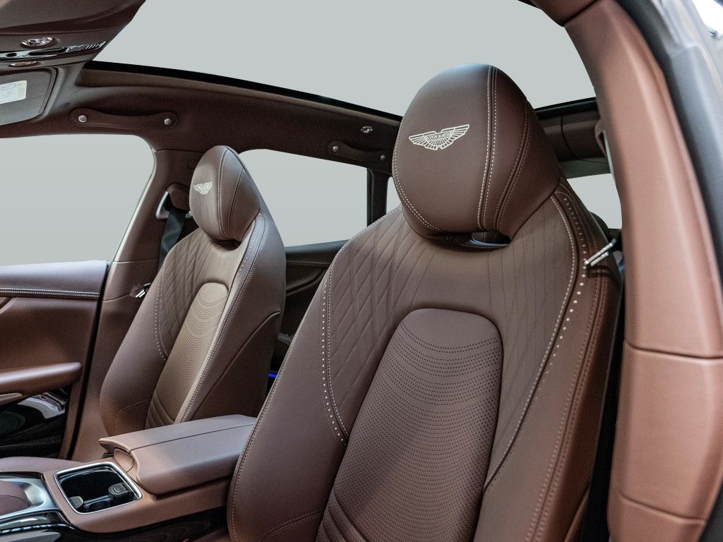 Aston Martin DBX 2024