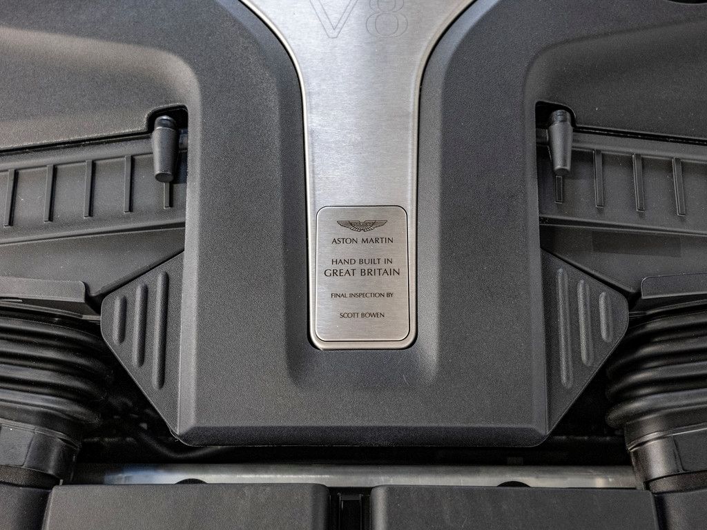 Aston Martin DBX 2024