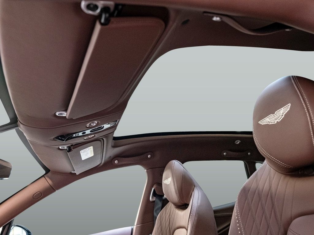 Aston Martin DBX 2024