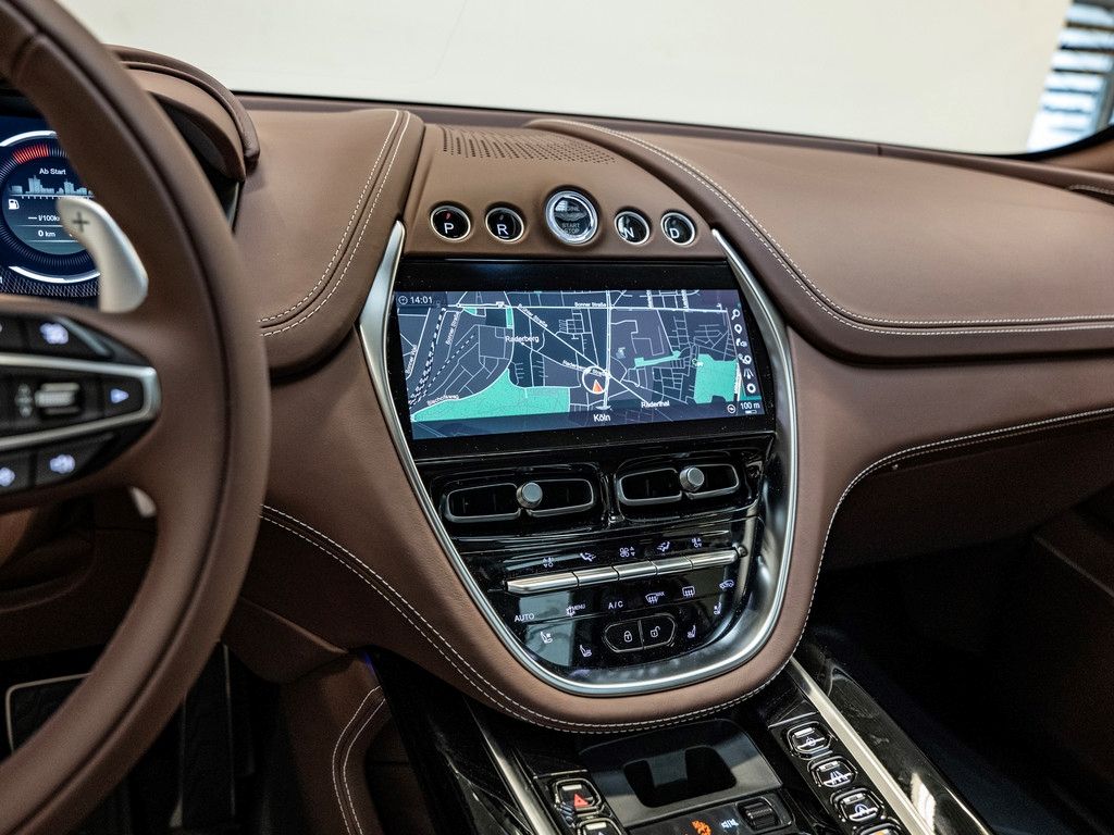 Aston Martin DBX 2024