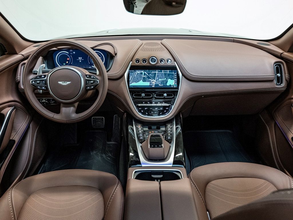 Aston Martin DBX 2024