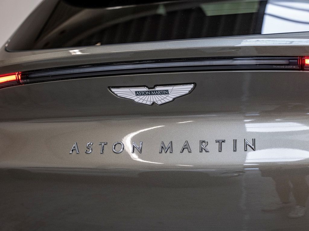 Aston Martin DBX 2024