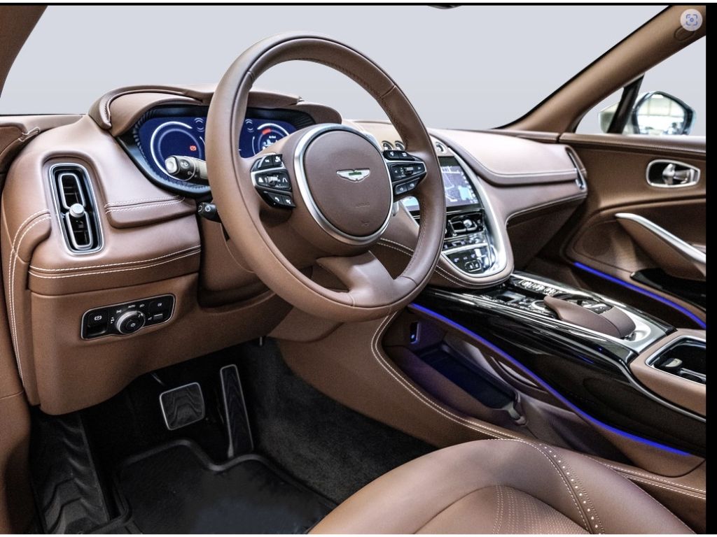 Aston Martin DBX 2024