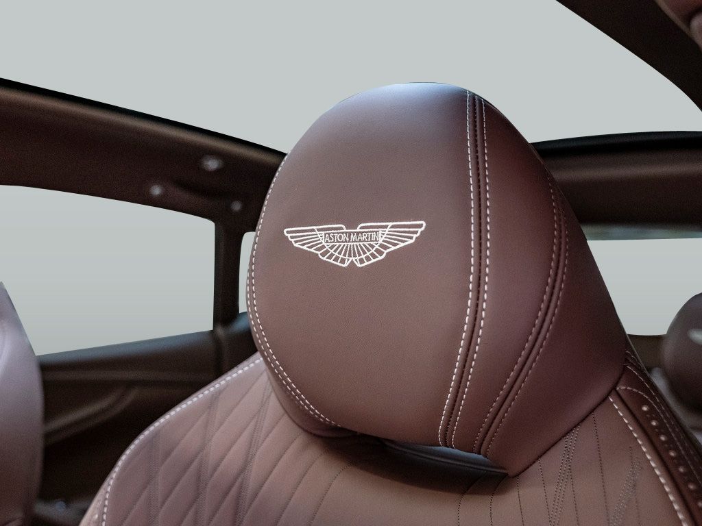 Aston Martin DBX 2024