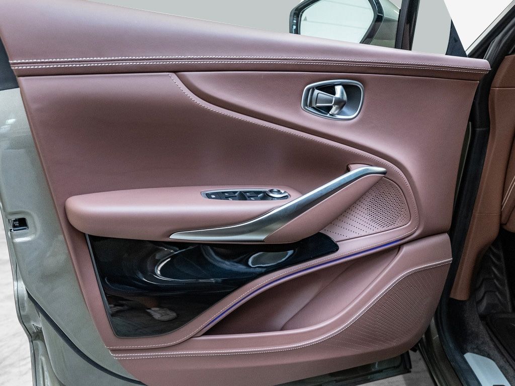 Aston Martin DBX 2024