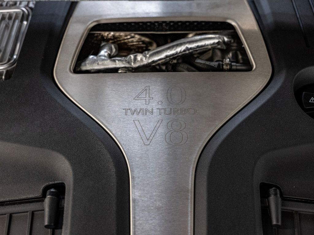 Aston Martin DBX 2024