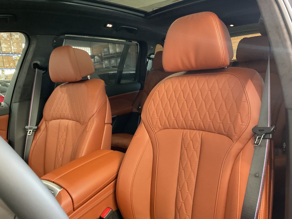 BMW X7 2025