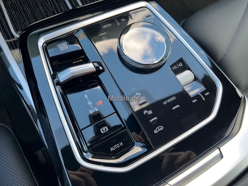 BMW 740 2024