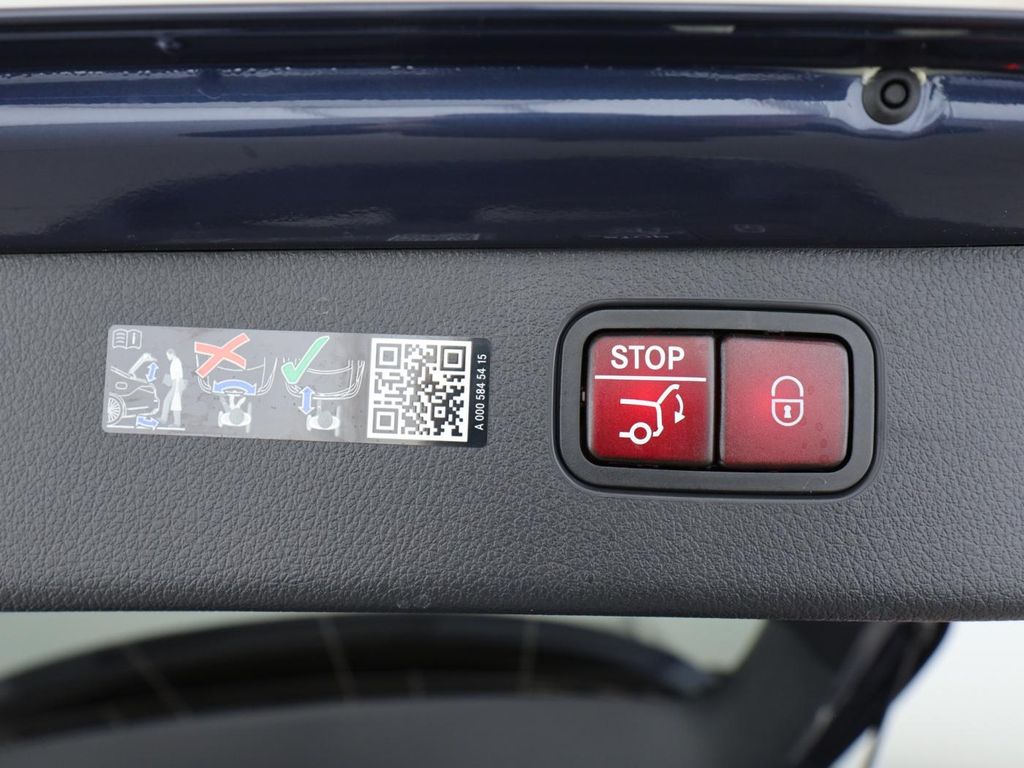 Mercedes-Benz C 300 2025