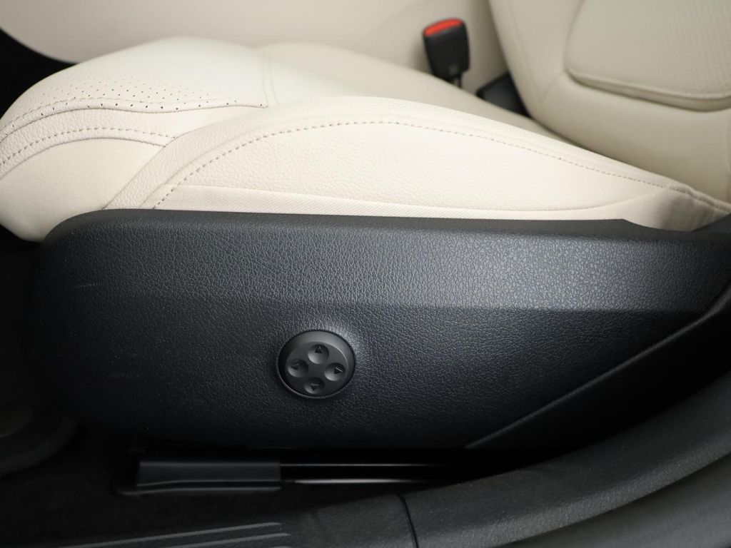 Mercedes-Benz C 300 2025