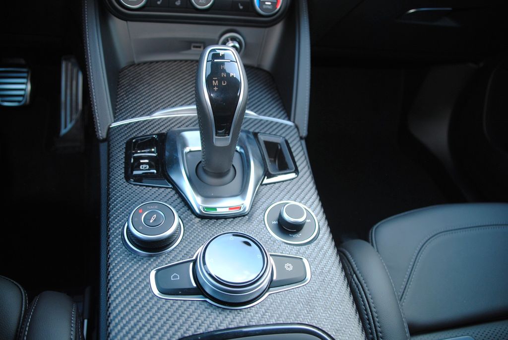 Alfa Romeo Stelvio 2025