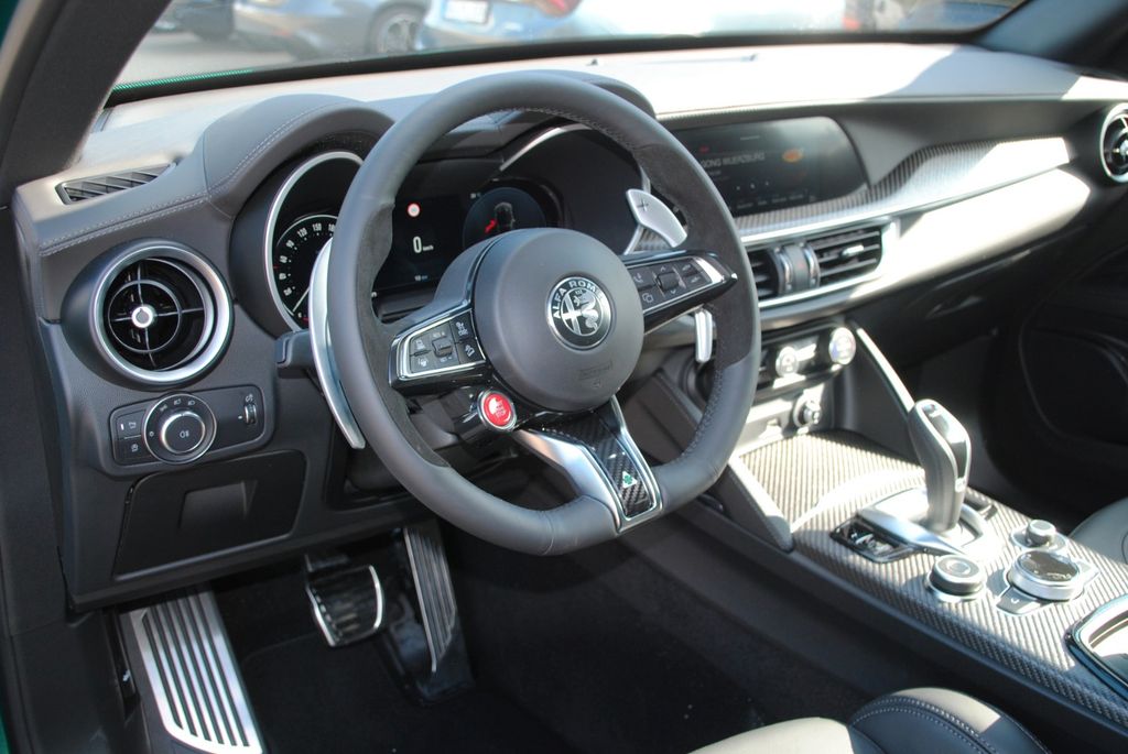 Alfa Romeo Stelvio 2025