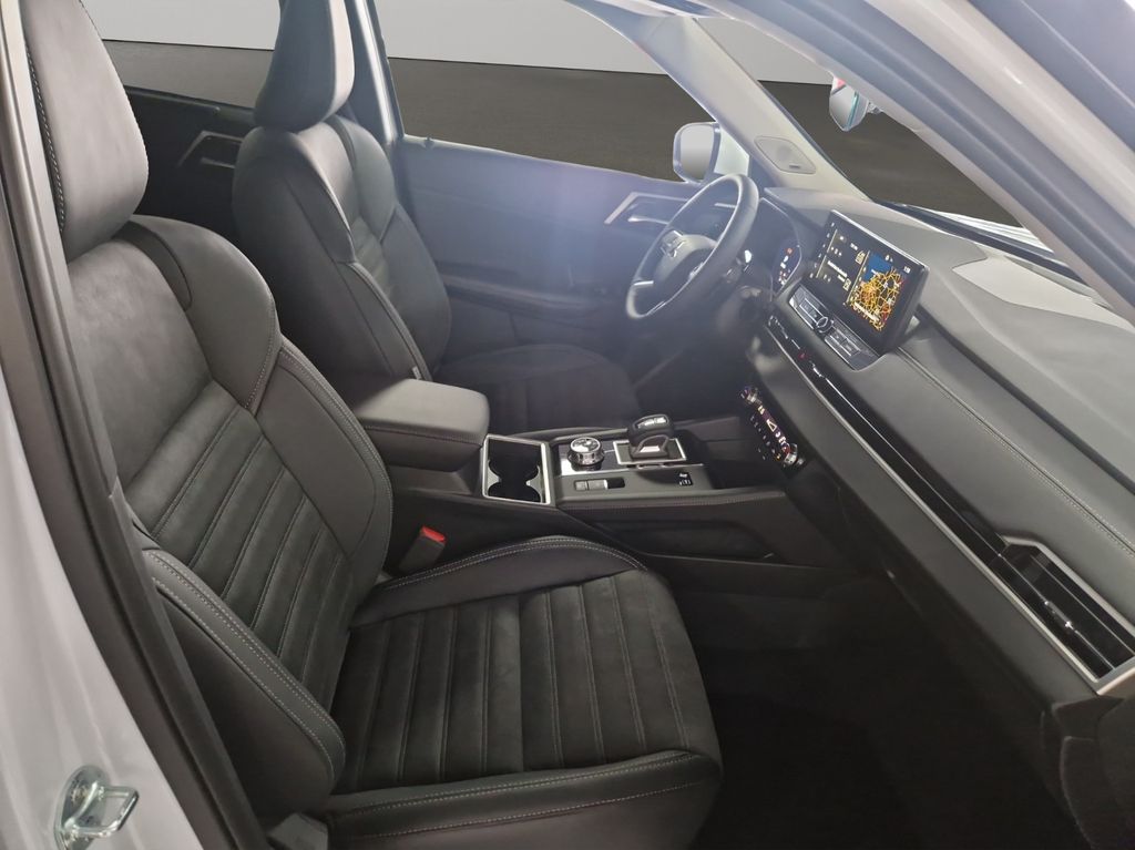 Mitsubishi Plug-in Hybrid Outlander 2025