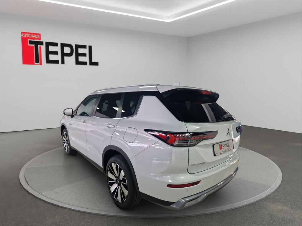 Mitsubishi Plug-in Hybrid Outlander 2025