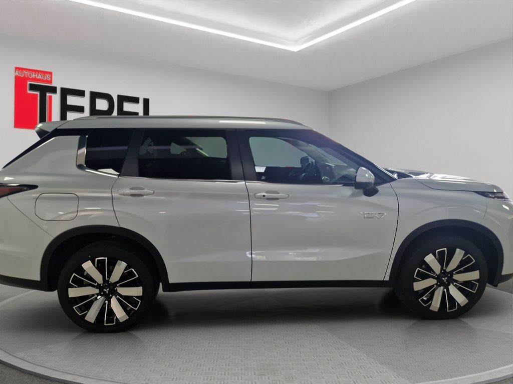 Mitsubishi Plug-in Hybrid Outlander 2025