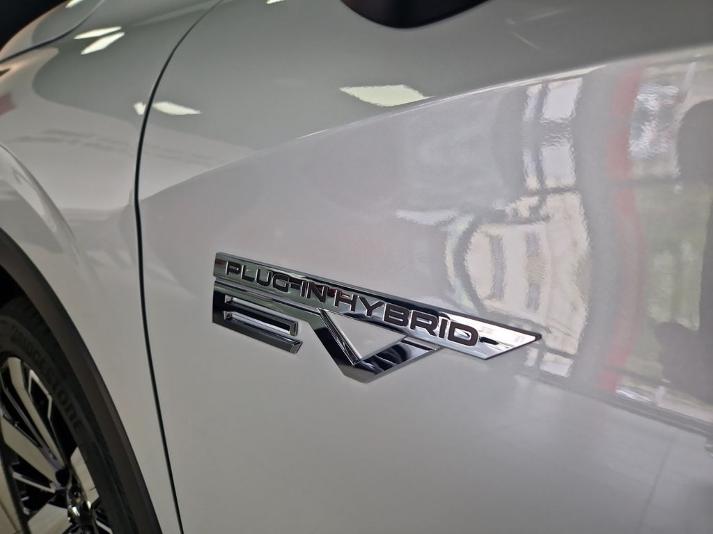 Mitsubishi Plug-in Hybrid Outlander 2025