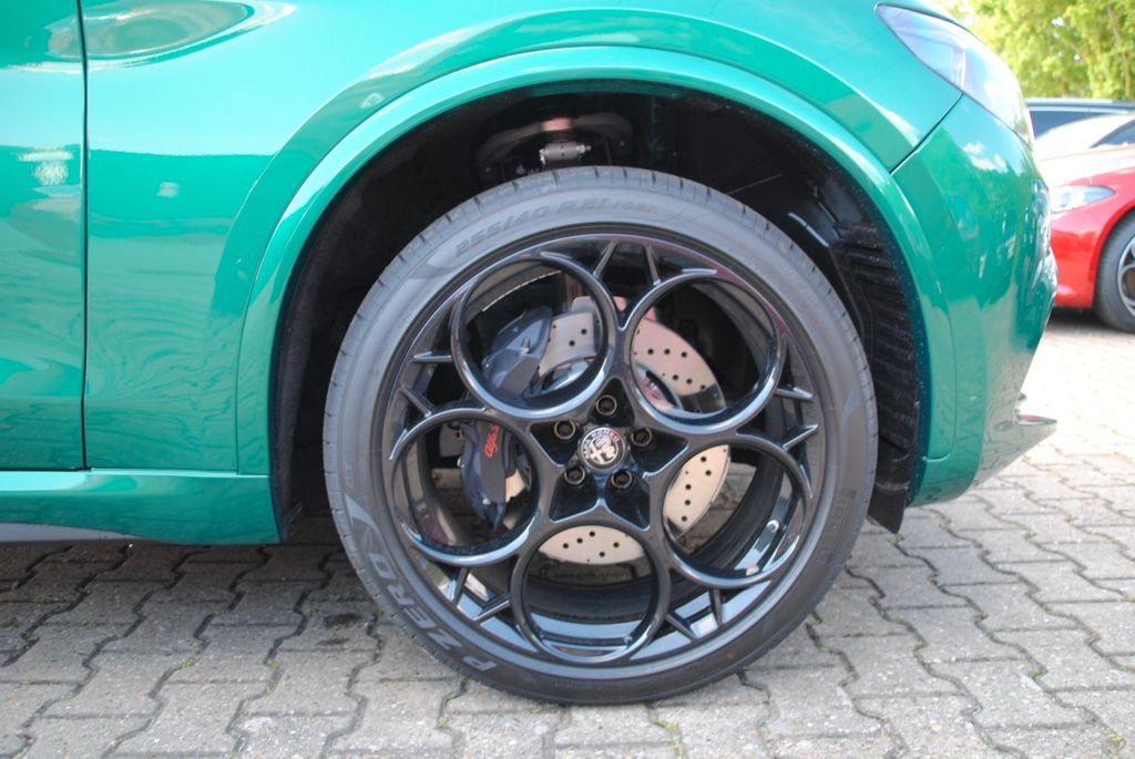 Alfa Romeo Stelvio 2025