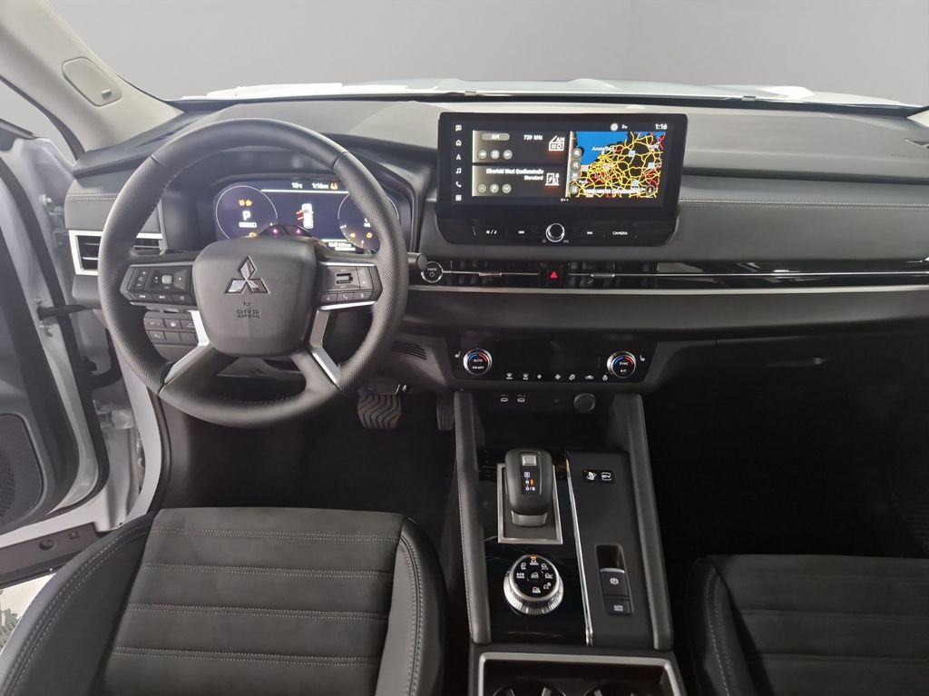 Mitsubishi Plug-in Hybrid Outlander 2025