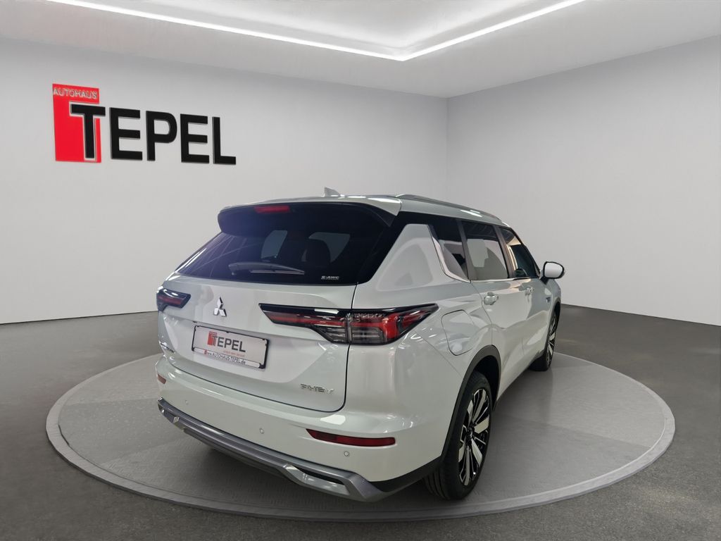 Mitsubishi Plug-in Hybrid Outlander 2025