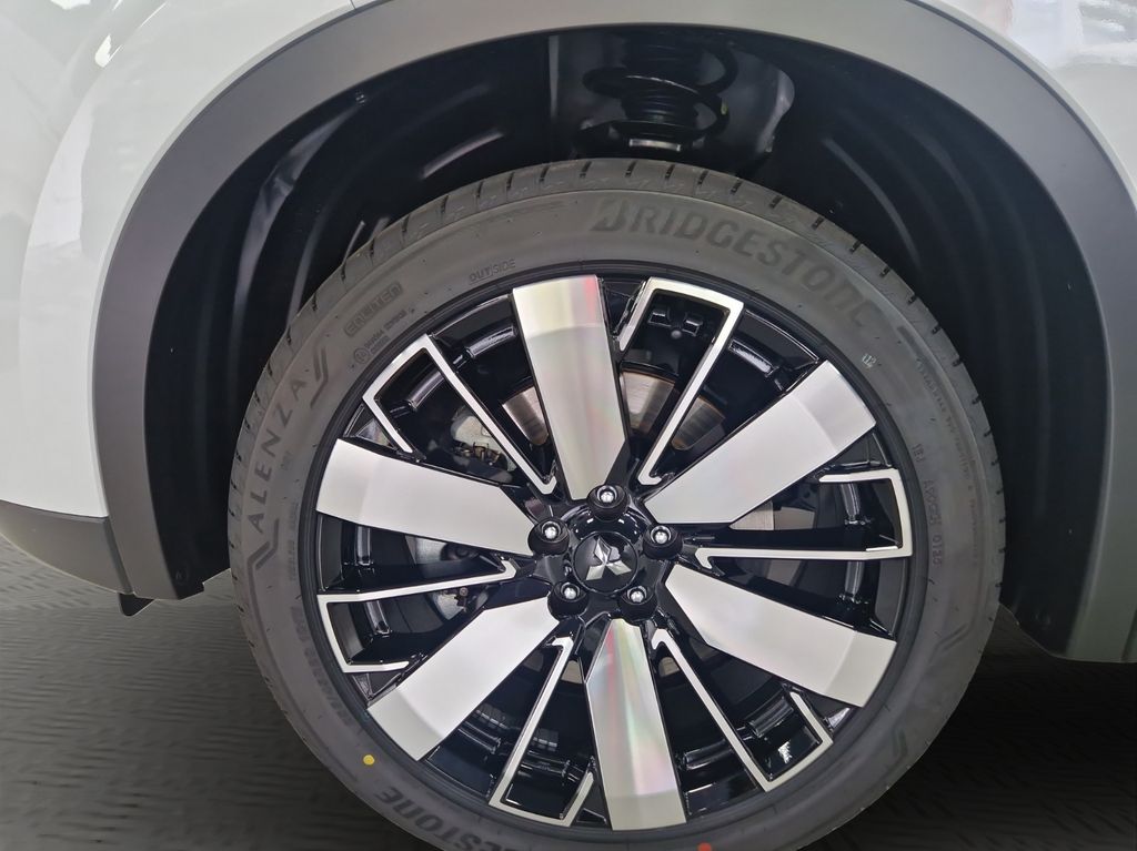 Mitsubishi Plug-in Hybrid Outlander 2025