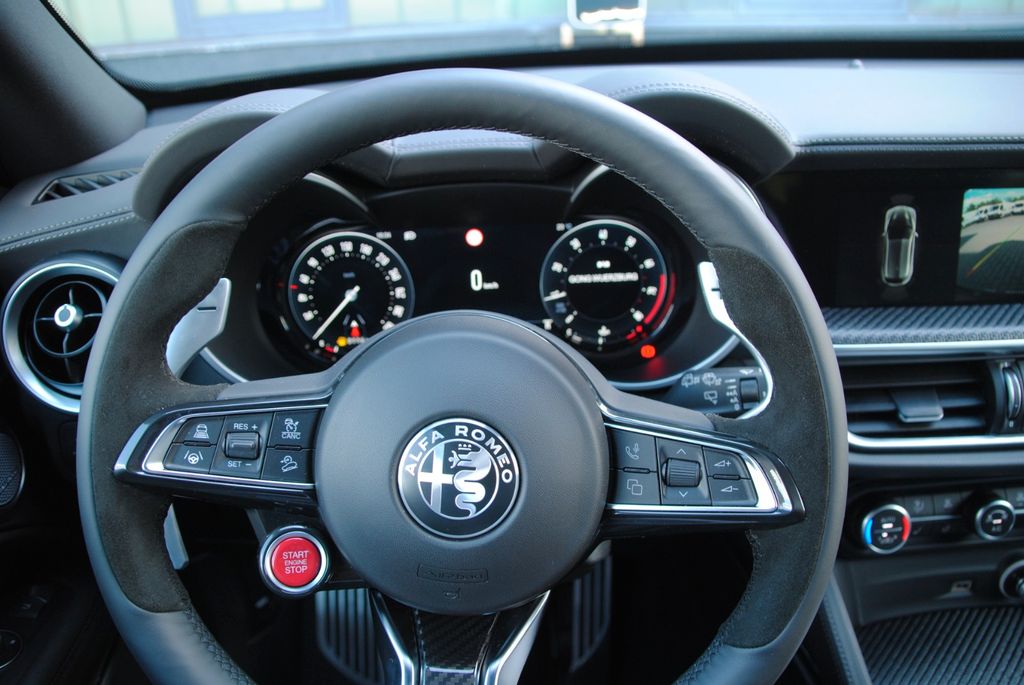 Alfa Romeo Stelvio 2025