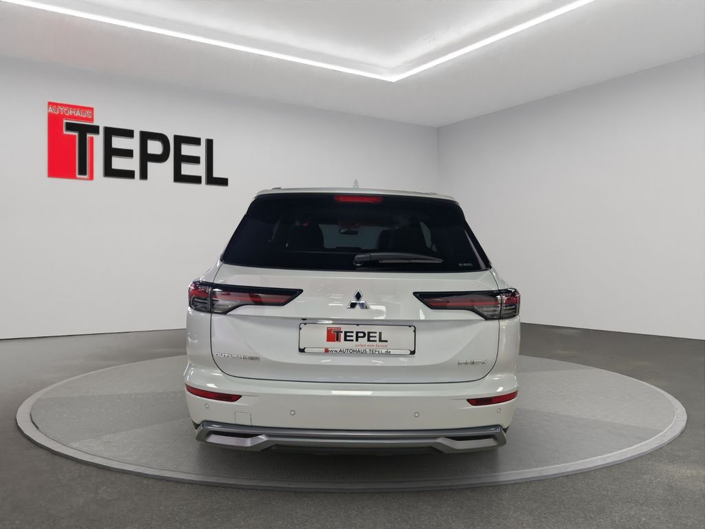 Mitsubishi Plug-in Hybrid Outlander 2025