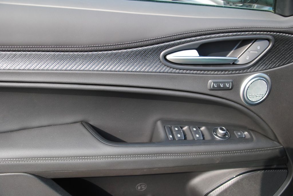 Alfa Romeo Stelvio 2025