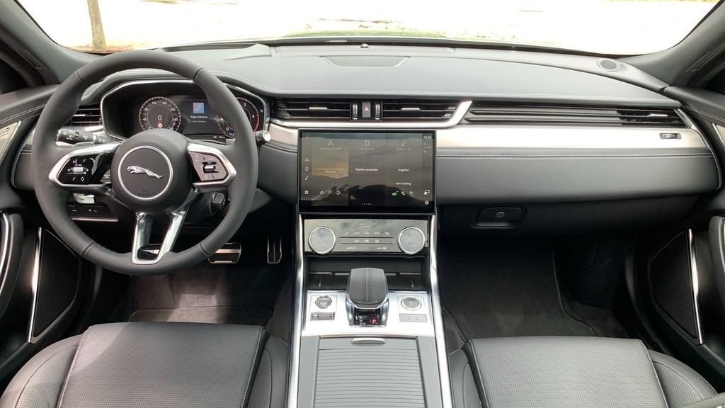 Jaguar XF 2024